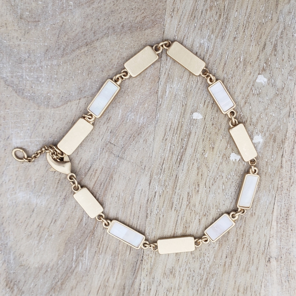 26. Mother Of Pearl Bracelet - Picture 2 of 3